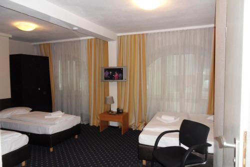 Carlton Hotel - image 7
