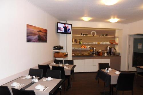 Carlton Hotel - image 14