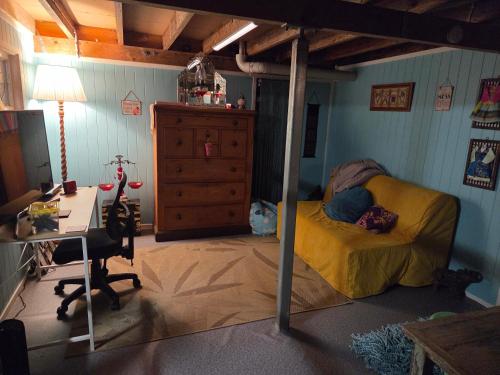 The Quacka - Granny and Huts rustic farmstay in Murgon