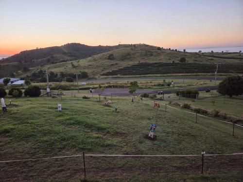 The Quacka - Granny and Huts rustic farmstay in Murgon