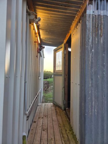 The Quacka - Granny and Huts rustic farmstay in Murgon