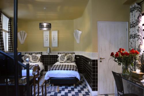 room detail thumbnail 0