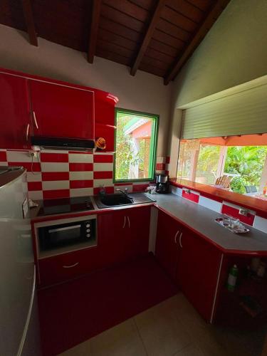 Gite d'arles Bungalow "La Rose" in Le Moule