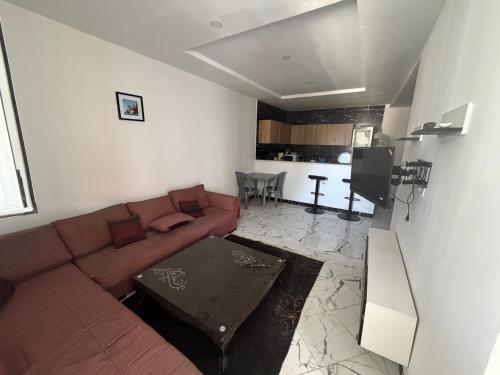 Studio meuble S1 Salon Cuisine, SDB et 1 chambre lit double avec climatiseur in Korba