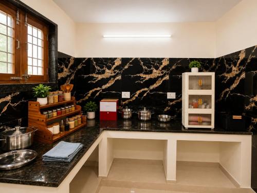 KB's Stay - The Rosewood 3BHK - image 3