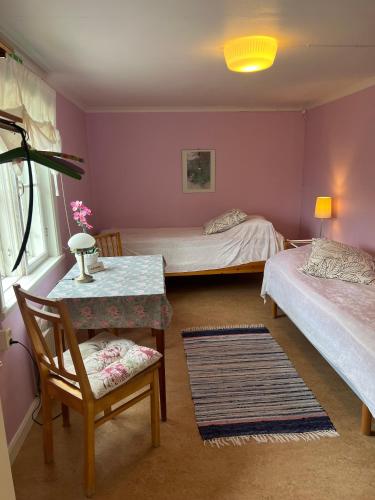 2 twin beds