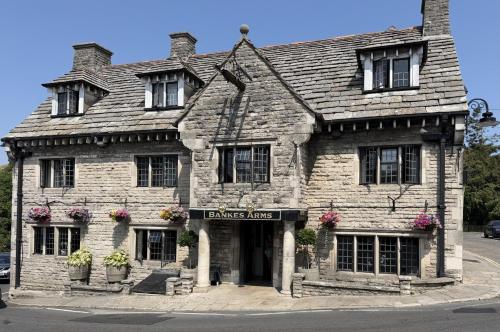 Exterior view of Bankes Arms Hotel
