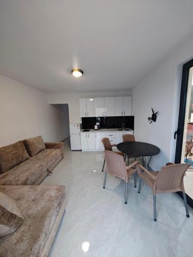 Azur Apartments Bar - image 5