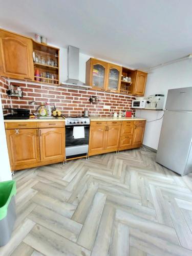 Casuta Fara Ganduri in Straja