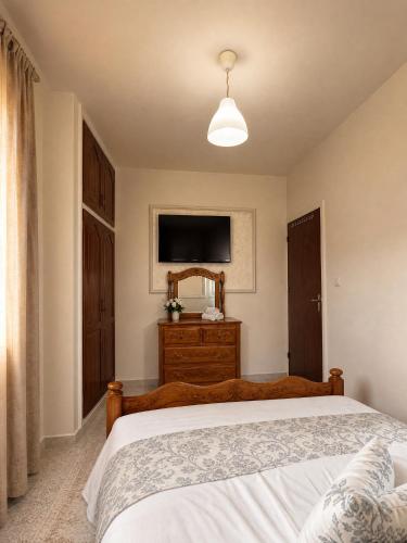 Calm Central Stay Near Beach - High-Speed WiFi, Free Parking in 엘 마시라