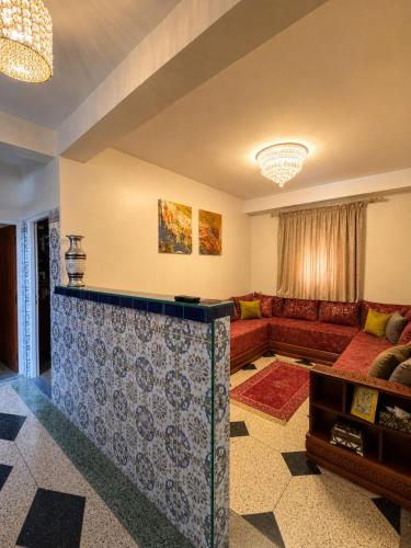 Serene Central Home Near Beach - High Speed WiFi, Free Parking in 엘 마시라