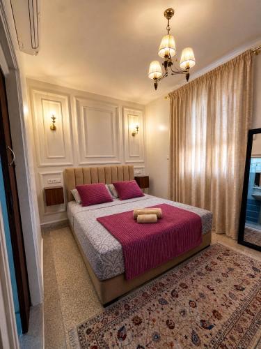 Serene Central Home Near Beach - High Speed WiFi, Free Parking in 엘 마시라