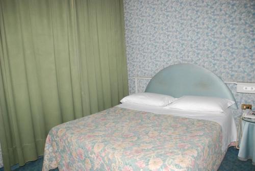 1 twin bed