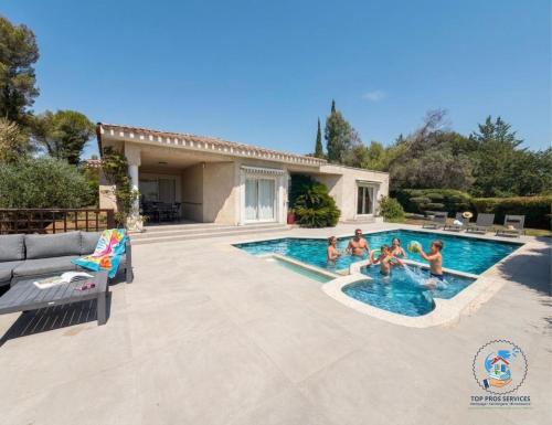 Exterior view, Luxury Home -Villa de Prestige avec Piscine - Jacuzzi-Famille-Table de billard - Salle de sport - tr in Marie-Therese