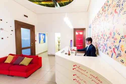 Létesítmények, Napolart near Umberto I Galéria