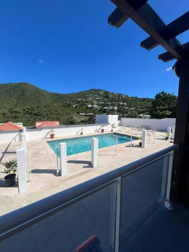 Over The Hill Residence - Your Tranquil Oasis 2