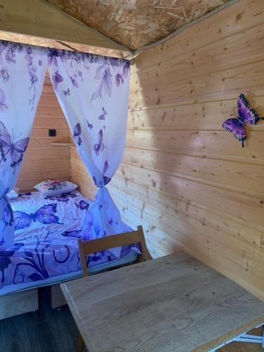La Roulotte des Papillons avec SPA in Corbelin