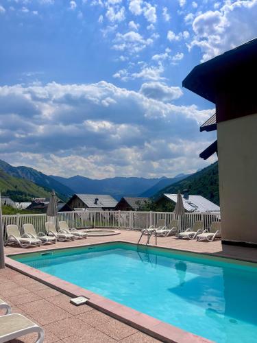 Appartement avec piscine - Vue montagne - 4 voyageurs in Saint-Jean-de-Maurienne