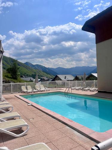 Appartement avec piscine - Vue montagne - 4 voyageurs in Saint-Jean-de-Maurienne