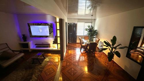 Casa comoda con aire y garaje en La Union Valle
