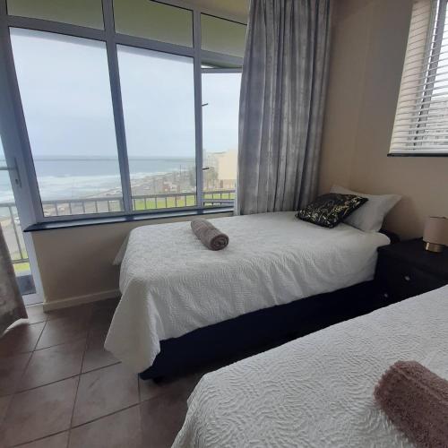 Lovely 3 bedroom with full sea view restaurants - image 2