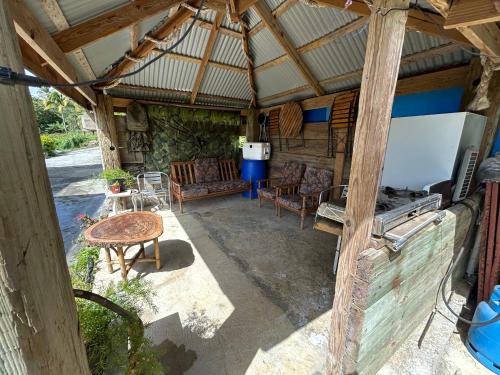 Max Cozy Corner in Layou