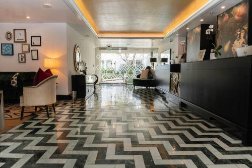 Hall, Chamberlain West Hollywood Hotel in West Hollywood