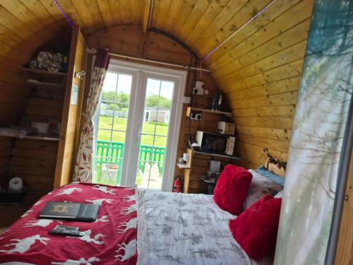 Glamping Pod in St Austell Sleeps 2 with Spa Pool in Luxulyan
