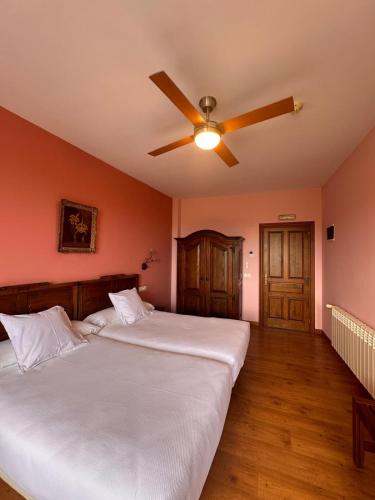 3 twin beds