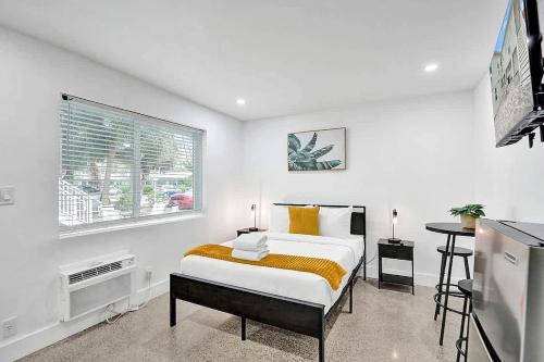 Coastal Charm Studio Retreat in Pompano