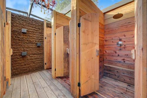 Hobbit Hideout in Уотсънвил, Калифорния