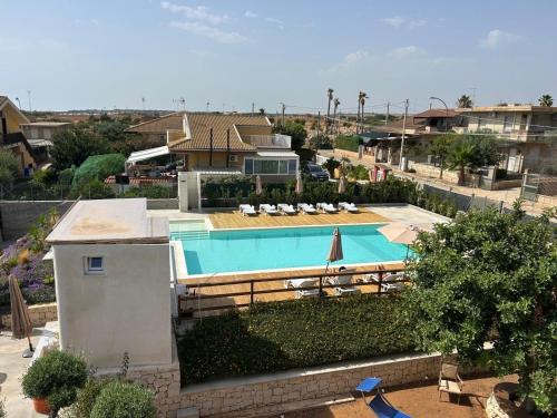 Mamma Mia Apartments and pool
