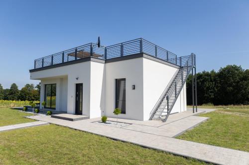 Domek dwóch jezior z jakuzzi, Chojno pojezierze Brodnickie (Domek dwoch jezior z jakuzzi, Chojno pojezierze Brodnickie) in Wrocki