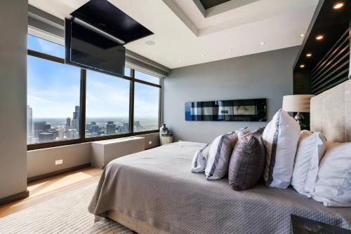 Apartment Expansive views of Lake Michigan - image 3