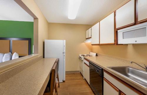 Konyha, Extended Stay America Suites - Cleveland - Great Northern Mall in North Olmsted