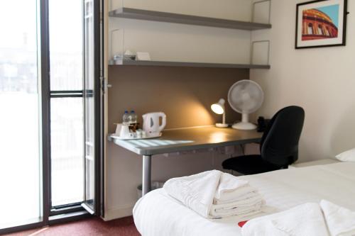 Single room, private bathroom