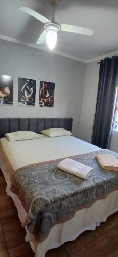 Quarto Casal Cinza