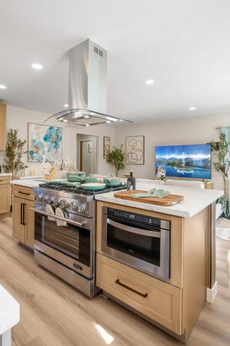 Entire Private Home with 3 King Beds, Gated Yard, 4 Parking, Ranch-Style, Available Now in San Carlos