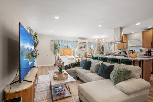 Entire Private Home with 3 King Beds, Gated Yard, 4 Parking, Ranch-Style, Available Now in San Carlos