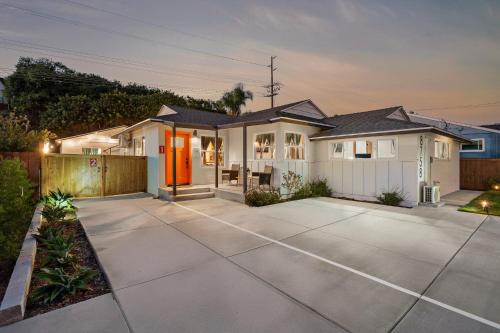 Entire Private Home with 3 King Beds, Gated Yard, 4 Parking, Ranch-Style, Available Now in San Carlos