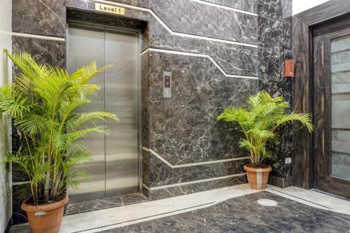 Super Townhouse OAK Regal Inn Near Sant Tukaram Nagar Metro Station