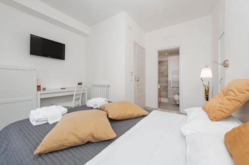 De Guestibus - image 11