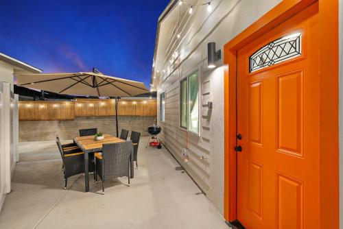 Entire Private Home with 2 King Beds, Gated Yard, 4 Parking, Ranch-Style, Available Now in San Carlos