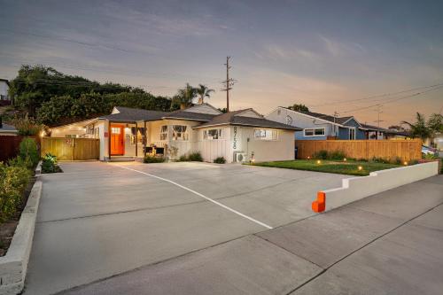 Entire Private Home with 2 King Beds, Gated Yard, 4 Parking, Ranch-Style, Available Now in San Carlos
