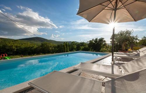 Peldbaseins, Nice Home In Cista Velika in Velika Cista