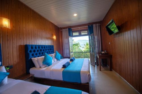 1 queen bed, 1 twin bed