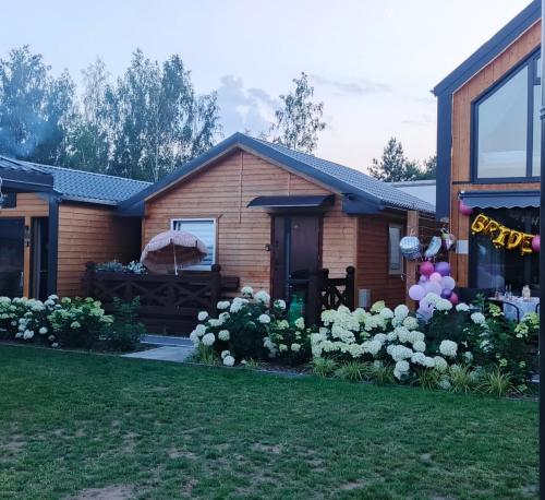 Exterior view of Grabska Osada SUN HOUSE - domki caloroczne ogrzewane