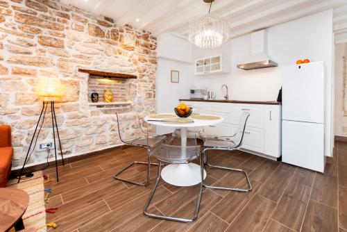 Villa NEA Seaview! Deluxe apartments in old town! in Rovinj