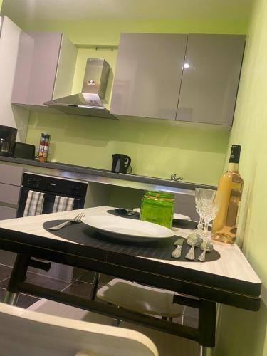 Studio independant RDC, Parking prive & Wi-Fi haut debit in Les Salles-Du-Gardon