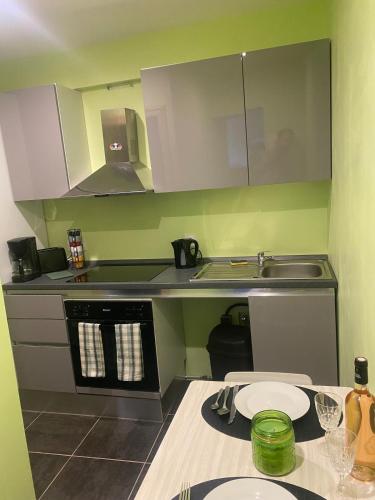 Studio independant RDC, Parking prive & Wi-Fi haut debit in Les Salles-Du-Gardon